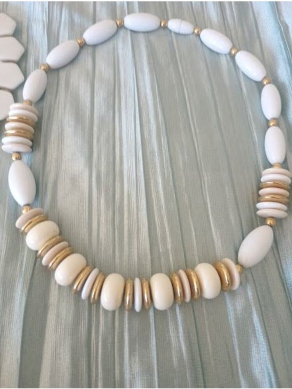 2 Vintage White & Gold Beaded Collar Necklaces Glass Hexagonal & Rresin Oval - Picture 6 of 14